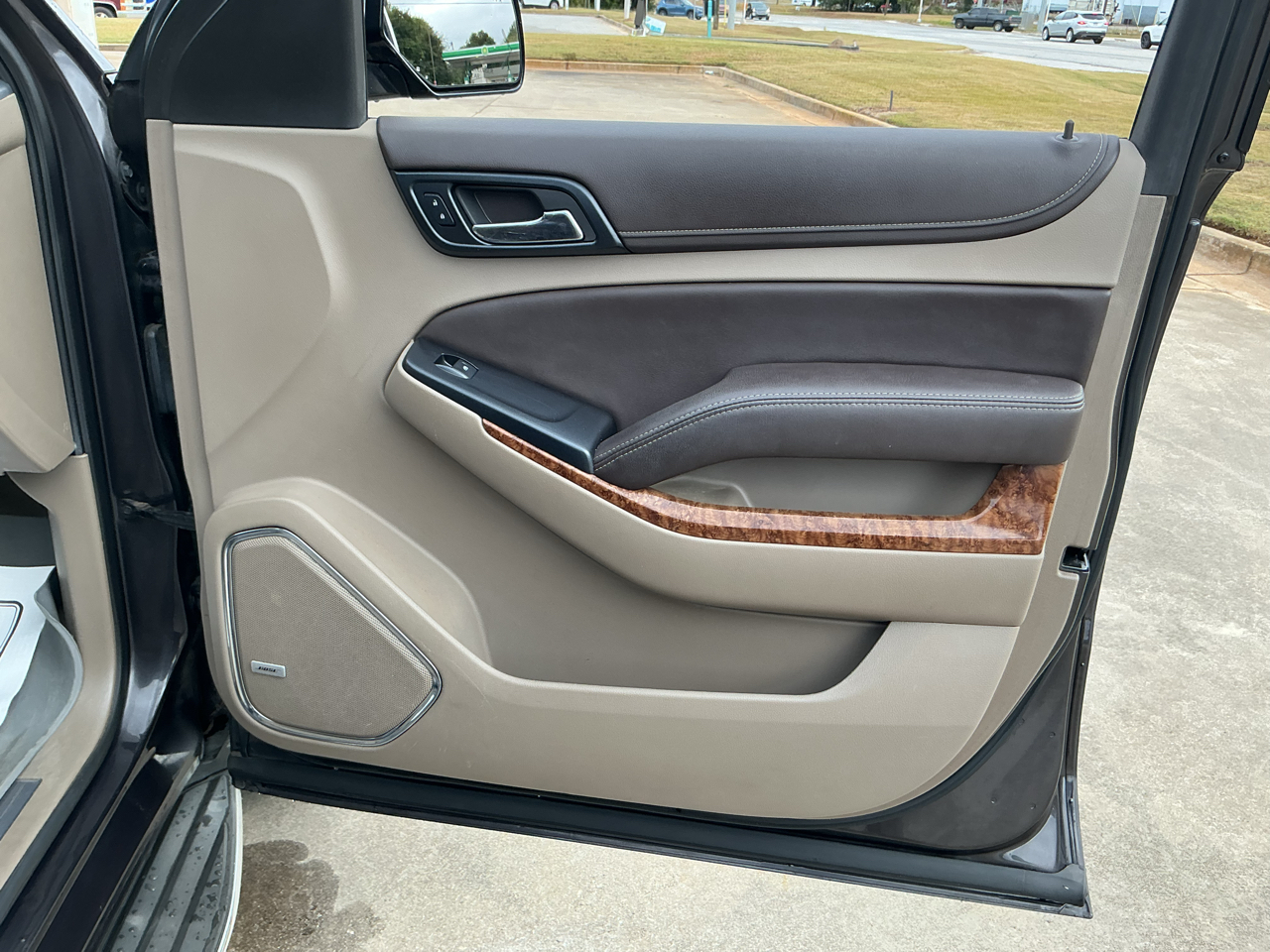 Chevrolet Suburban 2WD 4dr LTZ 2015