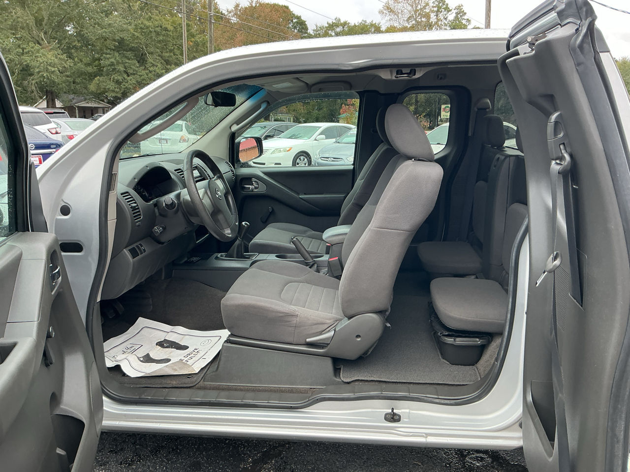 Nissan Frontier 2WD King Cab I4 Manual XE 2010