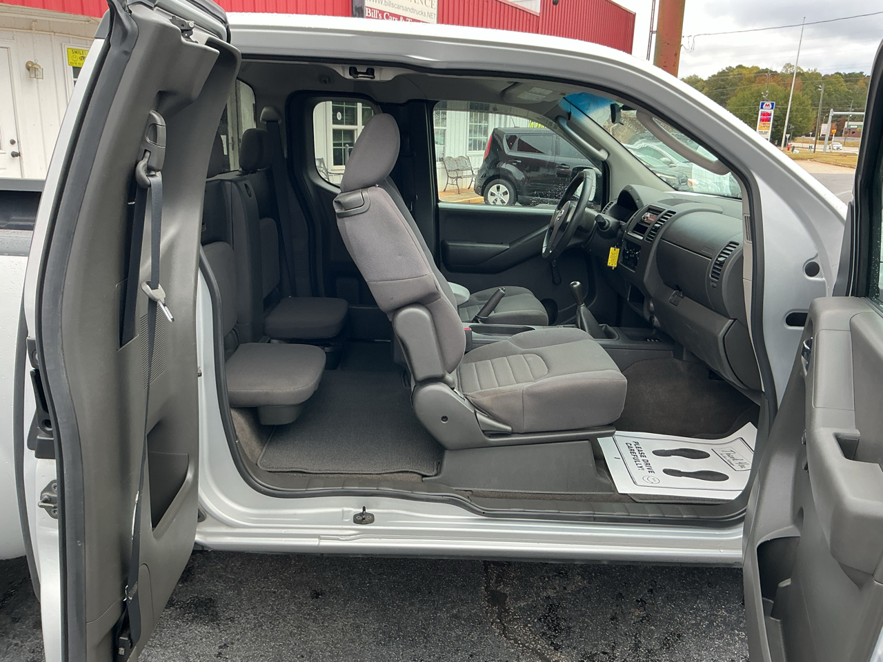 Nissan Frontier 2WD King Cab I4 Manual XE 2010