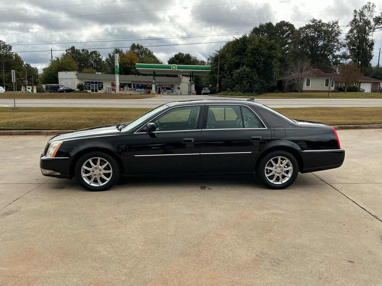 Cadillac DTS 4dr Sdn w/1SC 2010