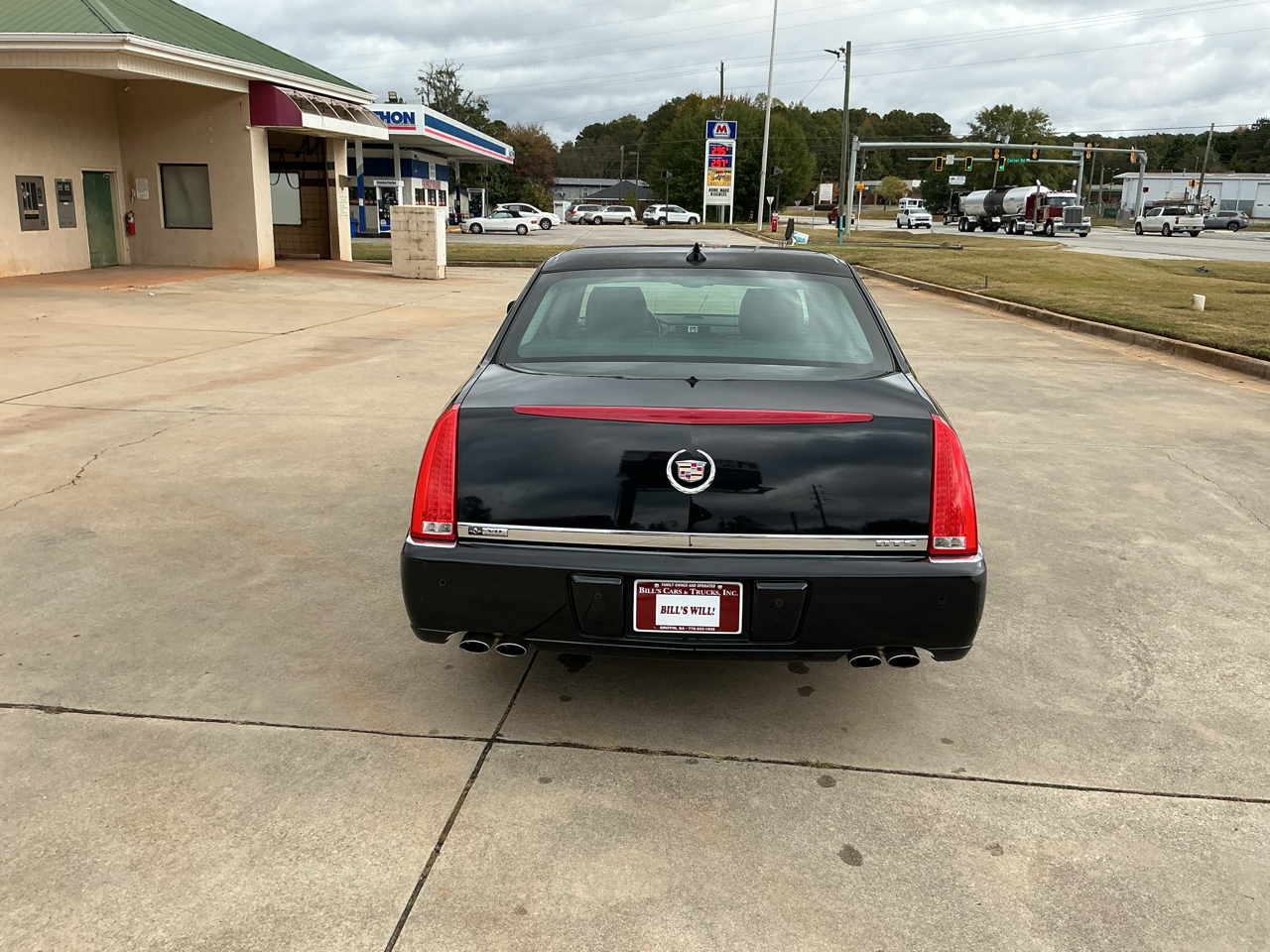 Cadillac DTS 4dr Sdn w/1SC 2010