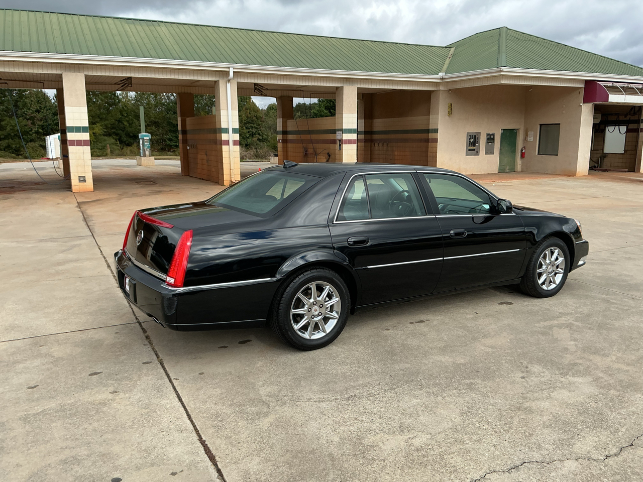 Cadillac DTS 4dr Sdn w/1SC 2010