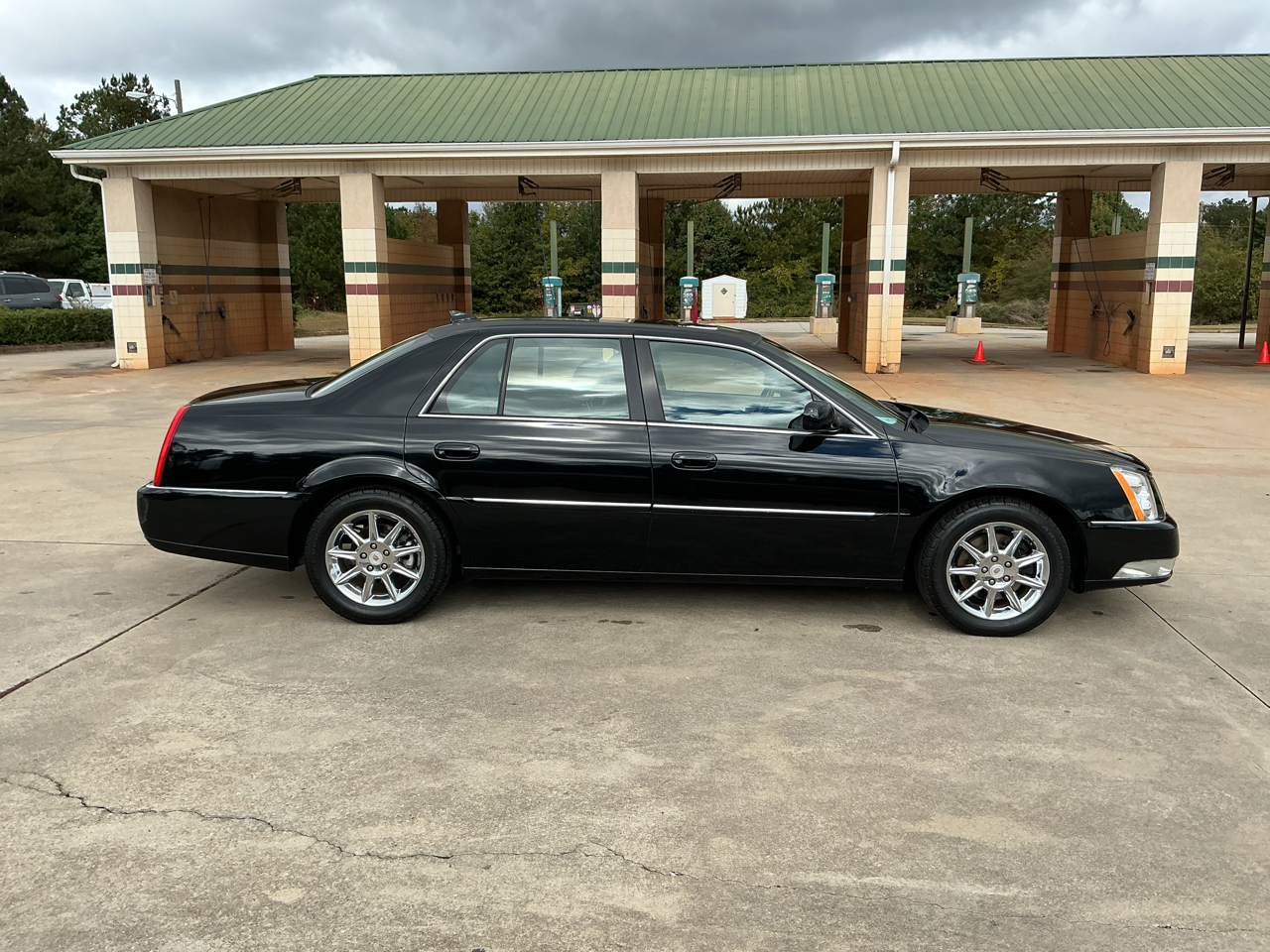 Cadillac DTS 4dr Sdn w/1SC 2010