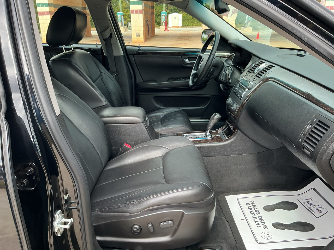 Cadillac DTS 4dr Sdn w/1SC 2010