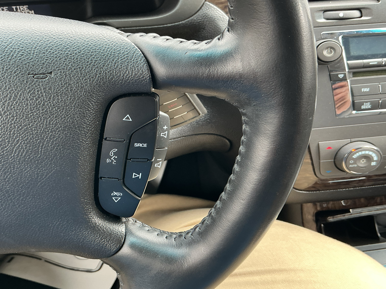 Cadillac DTS 4dr Sdn w/1SC 2010