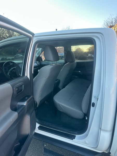 Toyota Tacoma 2WD Double Cab LB V6 AT SR5 (Natl) 2023