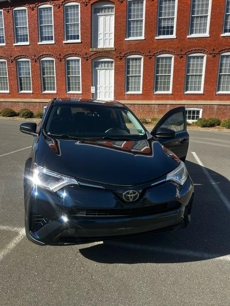 Toyota RAV4 LE FWD 2018