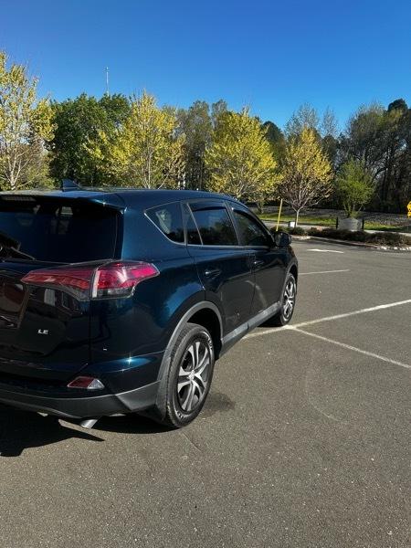 Toyota RAV4 LE FWD 2018