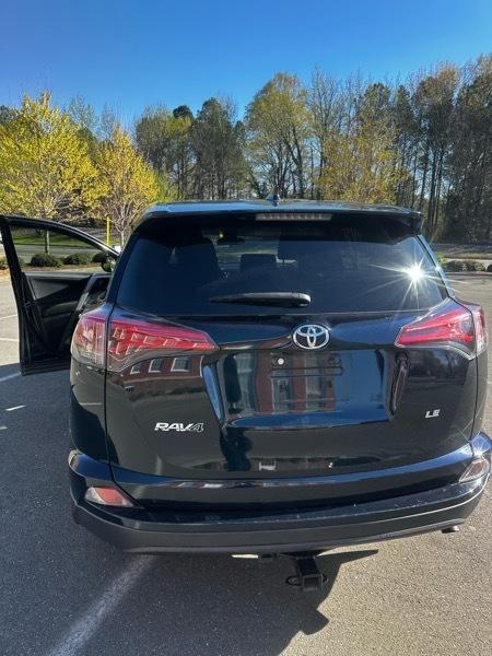 Toyota RAV4 LE FWD 2018