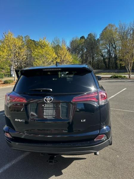 Toyota RAV4 LE FWD 2018