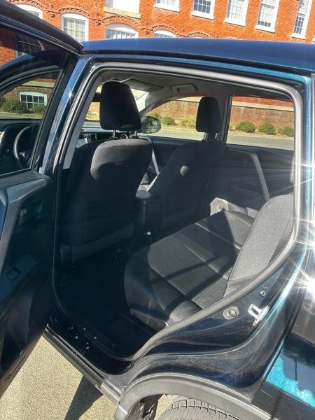 Toyota RAV4 LE FWD 2018