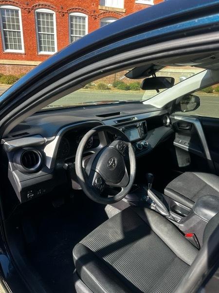 Toyota RAV4 LE FWD 2018