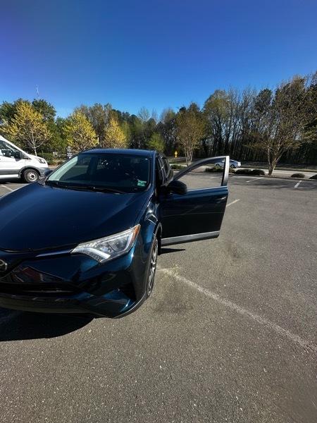 Toyota RAV4 LE FWD 2018