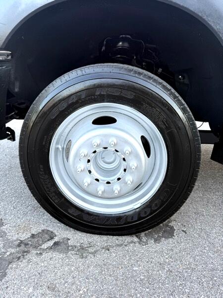 Ford F-550 Crew Cab DRW 2WD 2011 Ford F-550 Crew Cab DRW 2WD 2011
