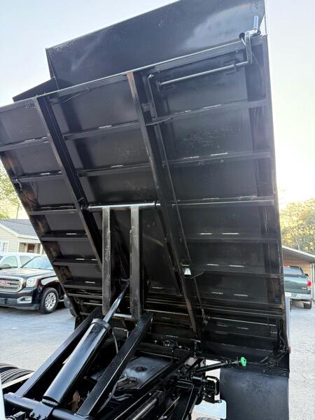 Ford F-550 Crew Cab DRW 2WD 2011 Ford F-550 Crew Cab DRW 2WD 2011