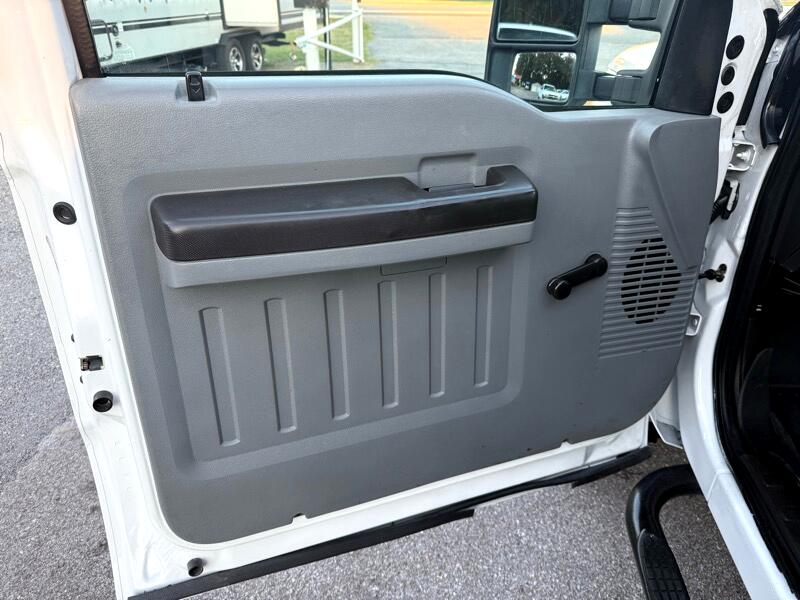 Ford F-550 Crew Cab DRW 2WD 2011 Ford F-550 Crew Cab DRW 2WD 2011