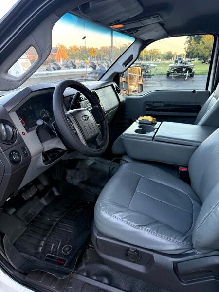 Ford F-550 Crew Cab DRW 2WD 2011 Ford F-550 Crew Cab DRW 2WD 2011