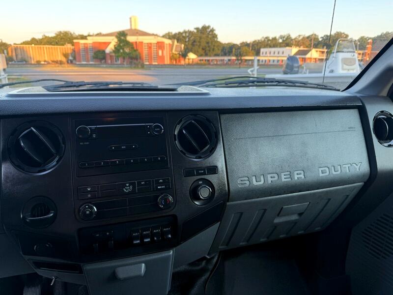 Ford F-550 Crew Cab DRW 2WD 2011 Ford F-550 Crew Cab DRW 2WD 2011