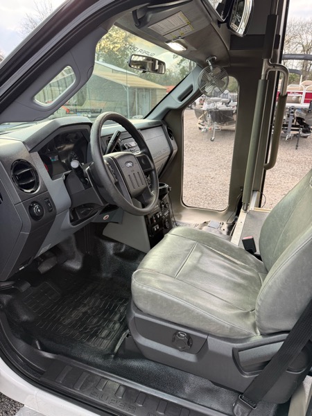 Ford F-550 Regular Cab DRW 2WD 2015