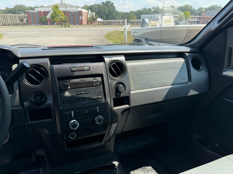 Ford F-150 XL Reg. Cab 2WD 2011 Ford F-150 XL Reg. Cab 2WD 2011