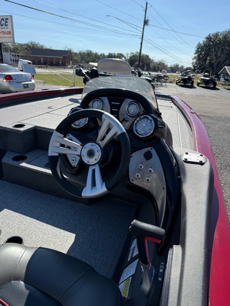 Bass Tracker Bass Boat  2021