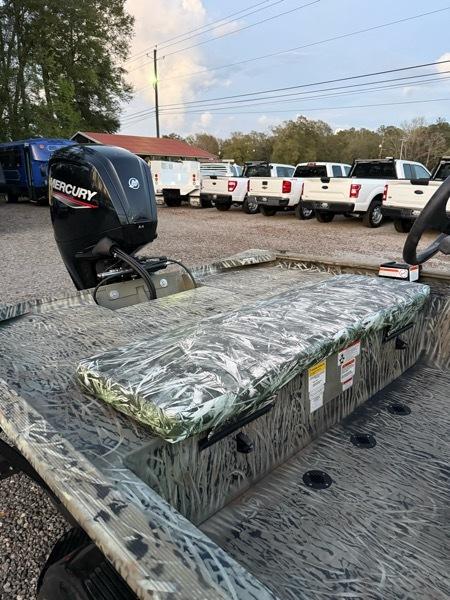 Tracker Grizzley  2025