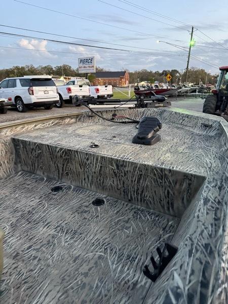 Tracker Grizzley  2025