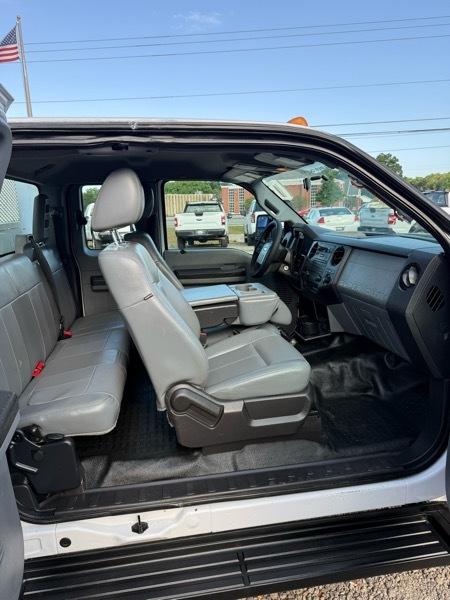 Ford F-550 SuperCab DRW 2WD 2012