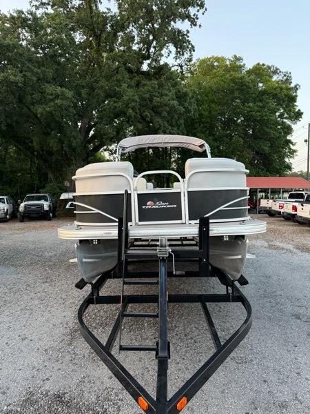Sun Tracker Party Barge 22 DLX  2018