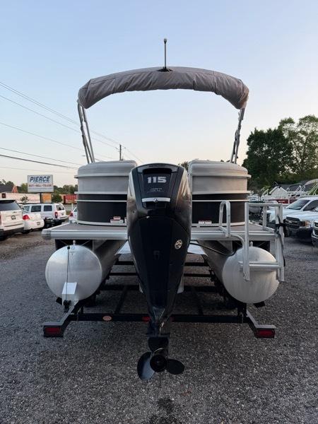 Sun Tracker Party Barge 22 DLX  2018
