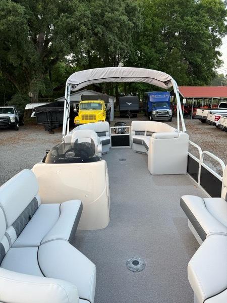 Sun Tracker Party Barge 22 DLX  2018
