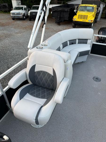 Sun Tracker Party Barge 22 DLX  2018