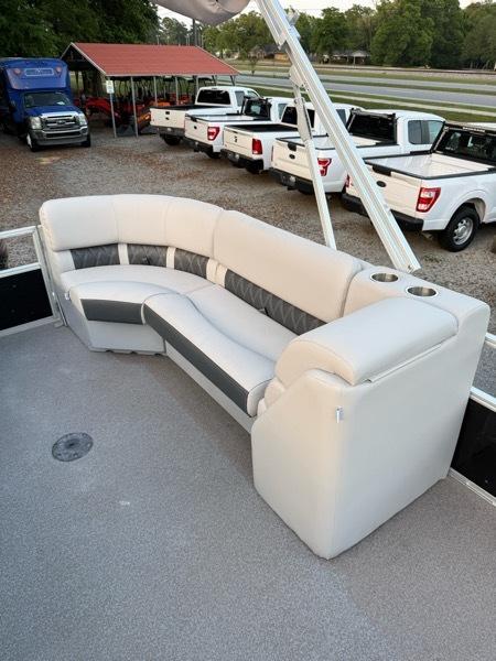 Sun Tracker Party Barge 22 DLX  2018