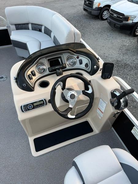 Sun Tracker Party Barge 22 DLX  2018