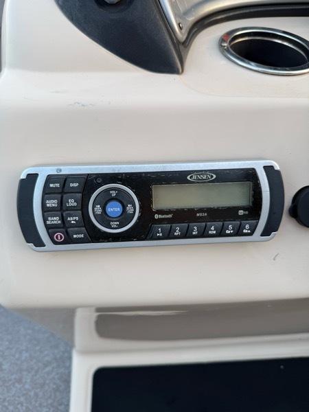 Sun Tracker Party Barge 22 DLX  2018