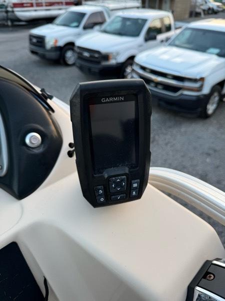 Sun Tracker Party Barge 22 DLX  2018