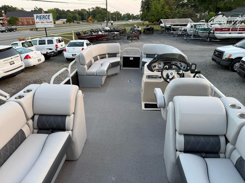 Sun Tracker Party Barge 22 DLX  2018