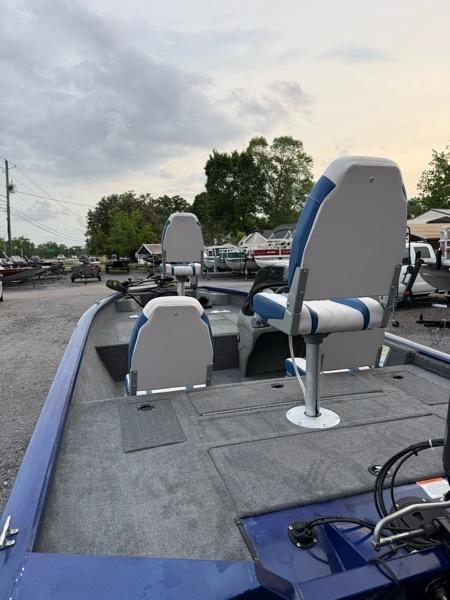 Bass Tracker Pro Team 175  2015