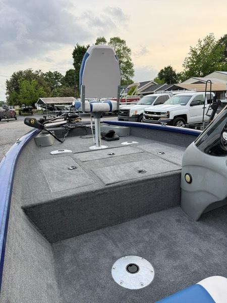 Bass Tracker Pro Team 175  2015