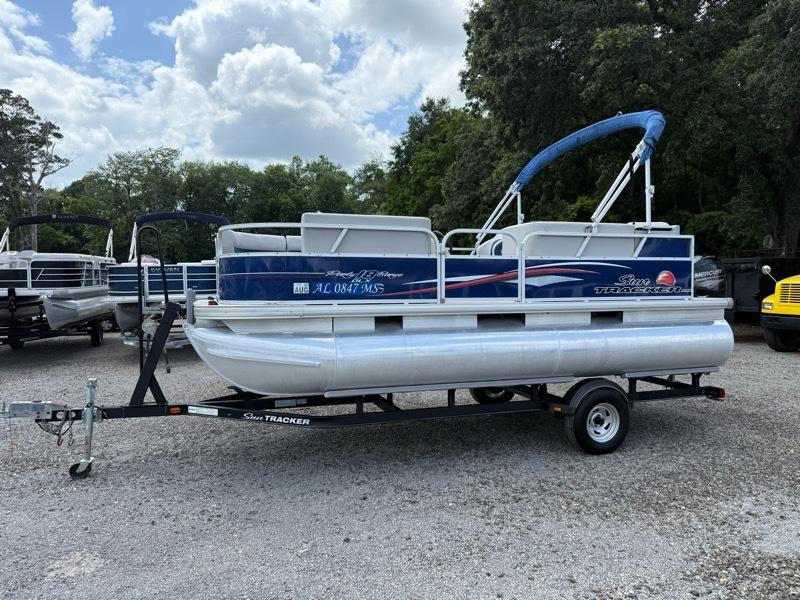 Sun Tracker Party Barge 18 DLX  2015