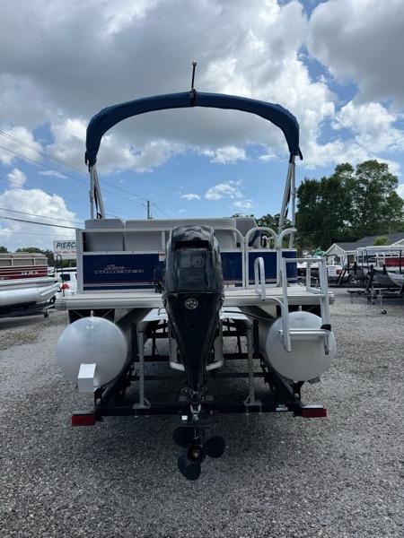 Sun Tracker Party Barge 18 DLX  2015