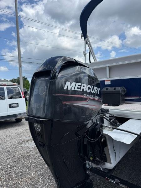 Sun Tracker Party Barge 18 DLX  2015