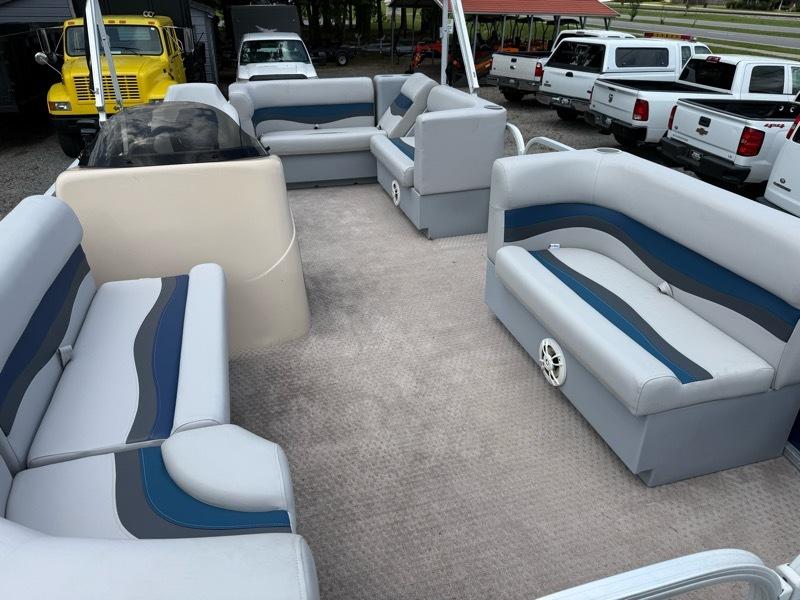 Sun Tracker Party Barge 18 DLX  2015
