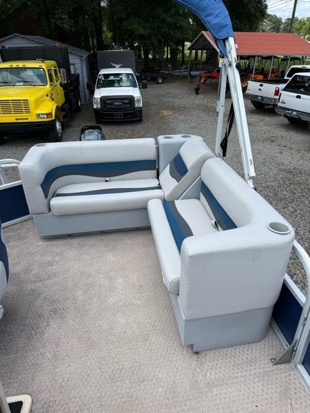 Sun Tracker Party Barge 18 DLX  2015
