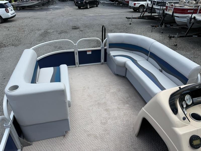 Sun Tracker Party Barge 18 DLX  2015