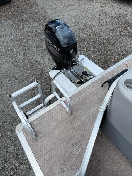 Sun Tracker Party Barge 18 DLX  2015