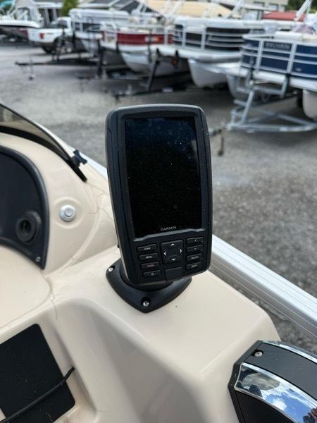 Sun Tracker Party Barge 18 DLX  2015