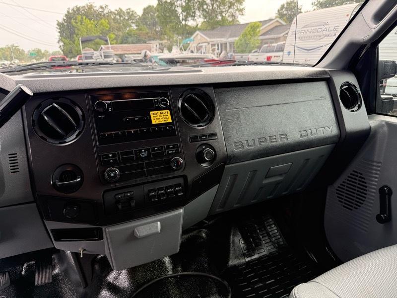 Ford F-550 Crew Cab DRW 2WD 2011