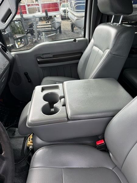 Ford F-550 Crew Cab DRW 2WD 2011