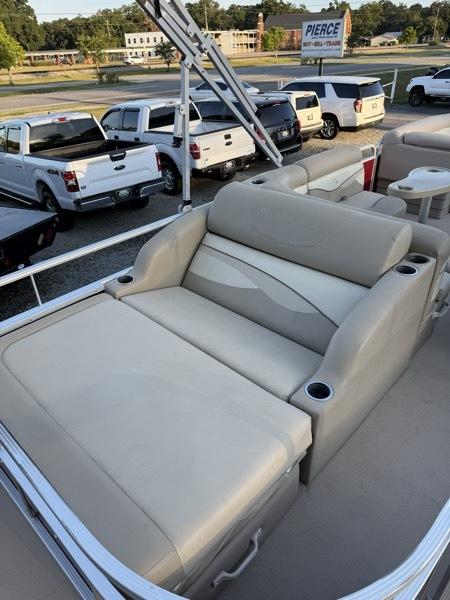 Bennington SX 24  2015